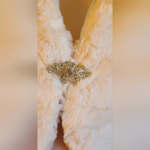 Haani bridal cream faux fur cropped capelet shawl 2XL EUC - Picture 3 of 6
